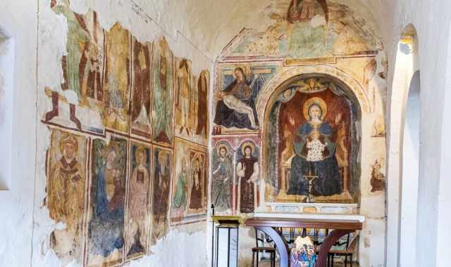 Palo del Colle, il trionfo di affreschi di Santa Maria di Juso: la chiesa che apre solo a Pasquetta